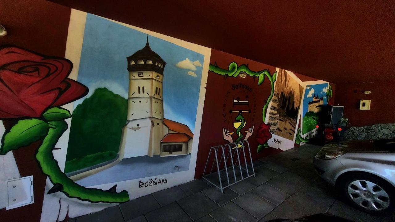 Selfness Roznava Aparthotel ภายนอก รูปภาพ