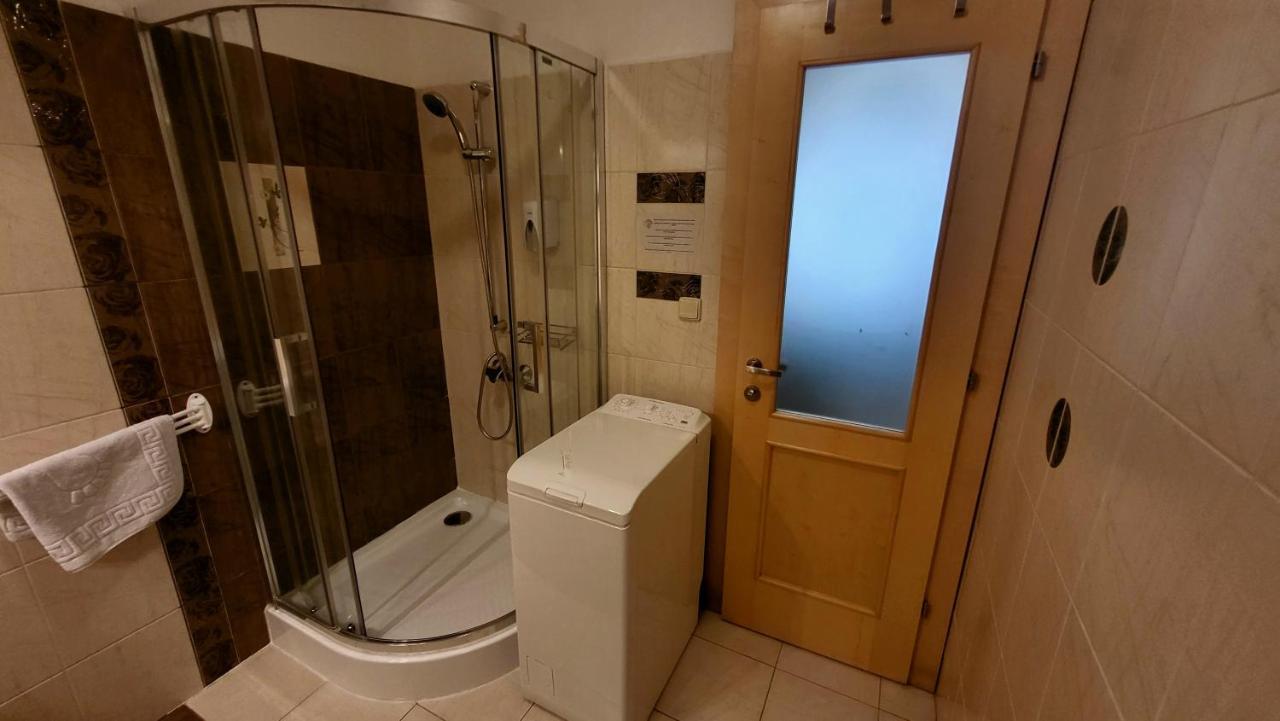 Selfness Roznava Aparthotel ภายนอก รูปภาพ