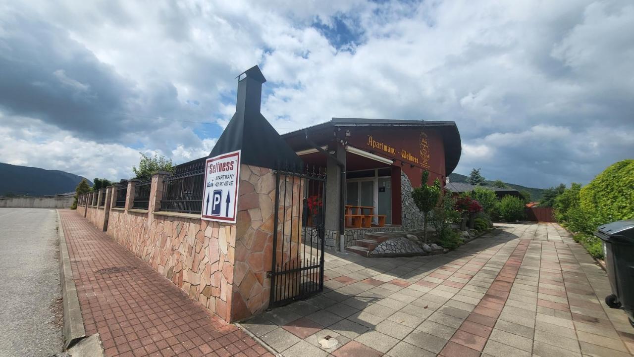Selfness Roznava Aparthotel ภายนอก รูปภาพ